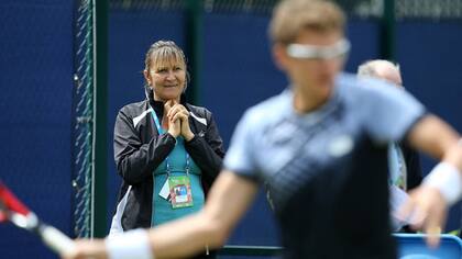 Istomin es entrenado por su mamá