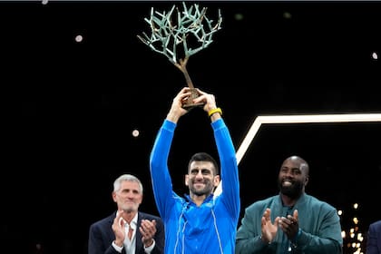 Djokovic levantó el trofeo de París-Bercy en 2023 por séptima vez; este año no estará en la competencia y su ausencia lo hará caer de su cuarto puesto en el ranking mundial.