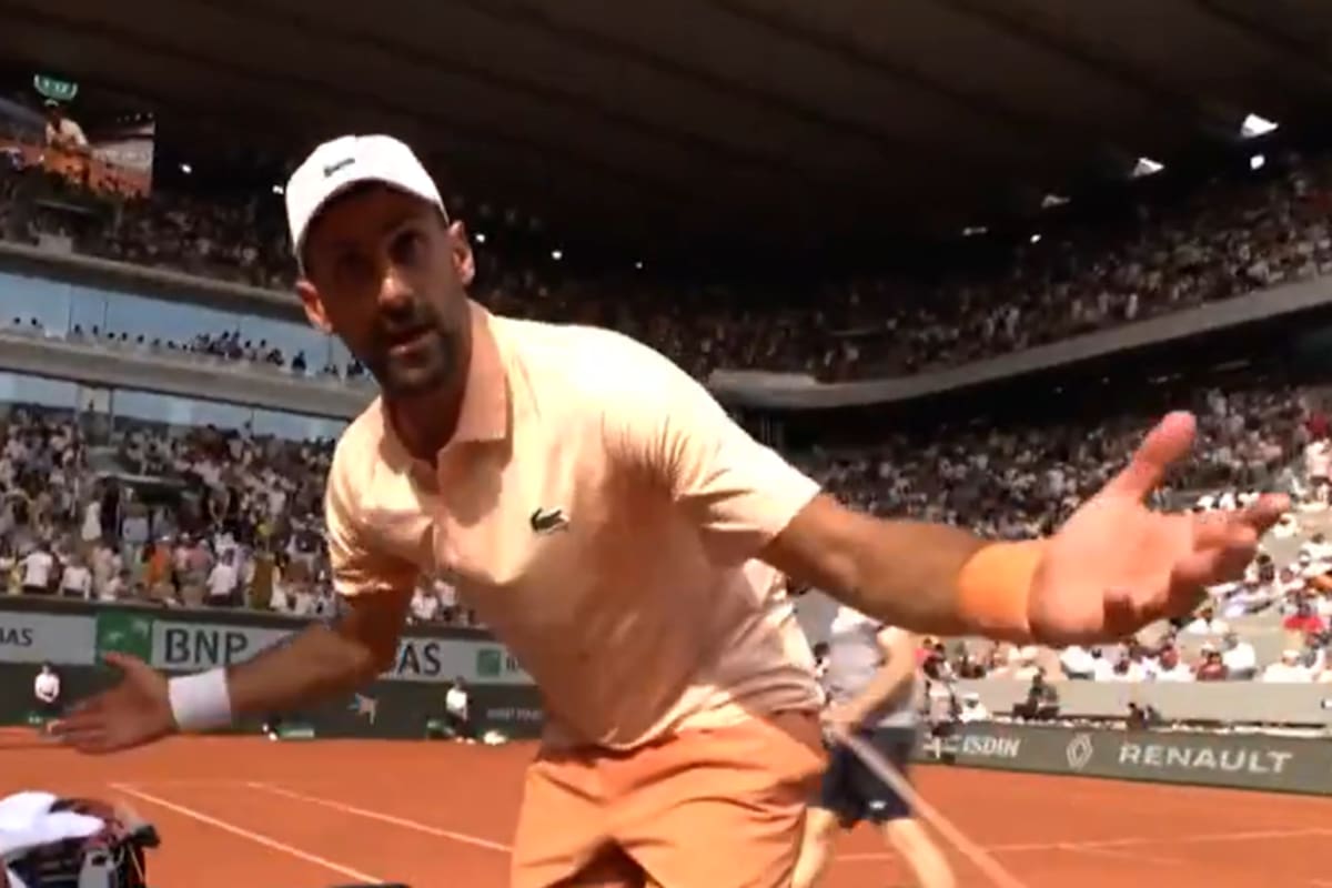 Djokovic reclamó la cercanía del camarógrafo