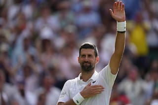 Djokovic rompe otro récord de Federer en Wimbledon pese a sus 'colapsos' en la Cancha Central