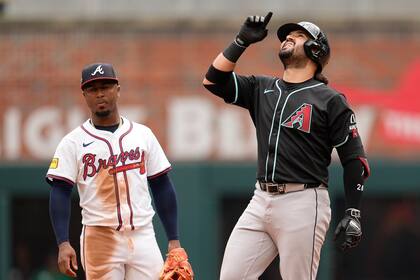 Doble de 2 carreras de Suárez corona 9na entrada de 7 carreras; Diamondbacks vencen 11-10 a Bravos