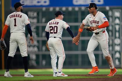 Doble de Paredes da a Astros triunfo 9-7 ante Angelinos en mal debut de Imai
