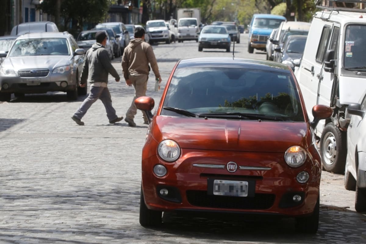 Doble fila en Gurruchaga y Córdoba, en pleno Palermo