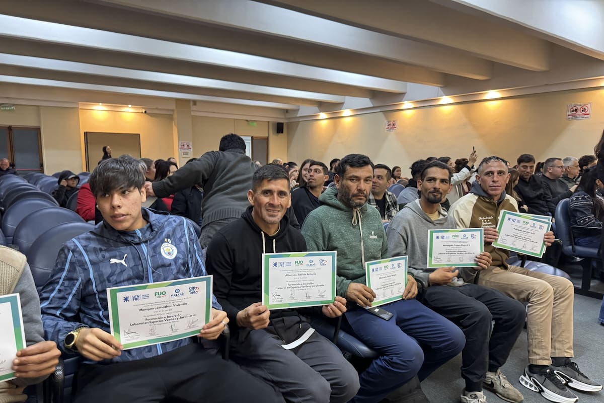 Doce exlimpiavidrios completaron la capacitación en espacios verdes y jardinería y accedieron a una propuesta de empleo formal en Córdoba