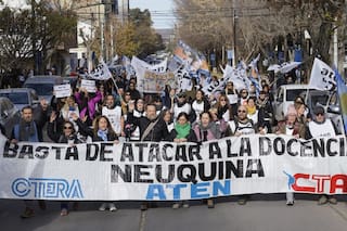 Conflicto entre docentes y gremios en Neuquén por una ley que busca disuadir los paros