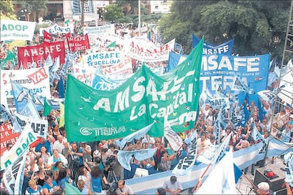 Docentes de Santa Fe está en conflicto con la gestión de Perotti