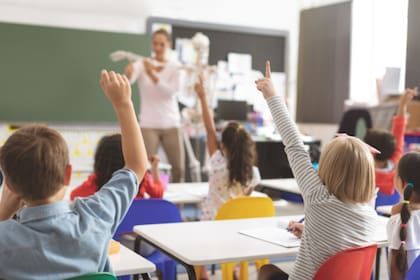 Docentes de una escuela incentivaron a sus alumnos para que aprueben las materias antes de que comience el mundial