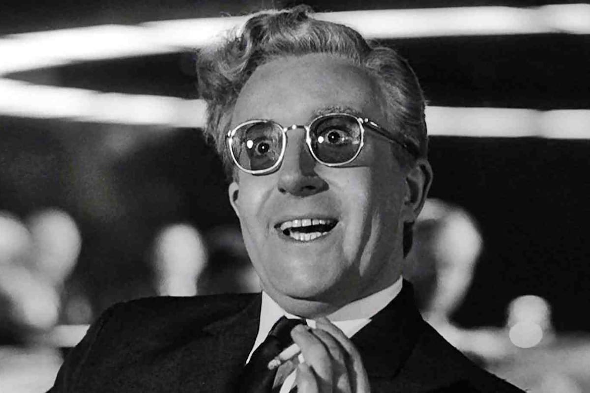 Doctor Insólito o cómo aprendí a dejar de preocuparme y amar la bomba (1964), de Stanley Kubrick.