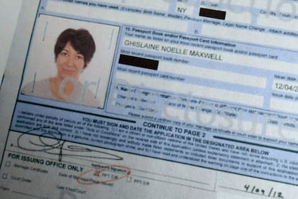 Documento de renovación del pasaporte de Ghislaine en 2012