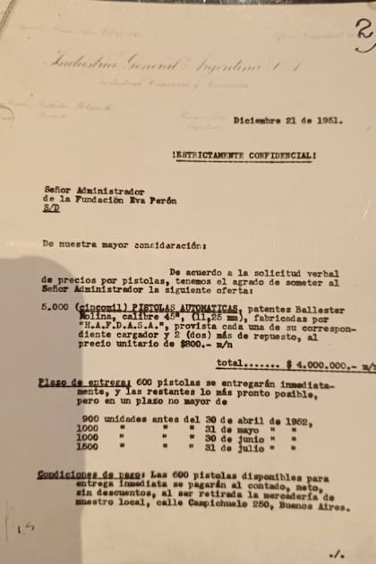Documento donde IGA detalla los plazos de entrega de las pistolas Ballester Molina a la Fundación Eva Perón