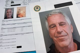 Investigación: estudiantes de escuela de Michigan reportaron conducta sexual de Epstein