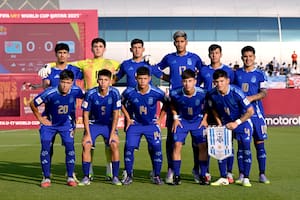 DOHA, QATAR - NOVEMBER 09: Players of Argentina pose for a photo prior to the FIFA Under-17 World Cup match between Fiji and Argentina at Aspire Academy on November 09, 2025 in Doha, Qatar. (Photo by Chris Ricco - FIFA/FIFA via Getty Images)