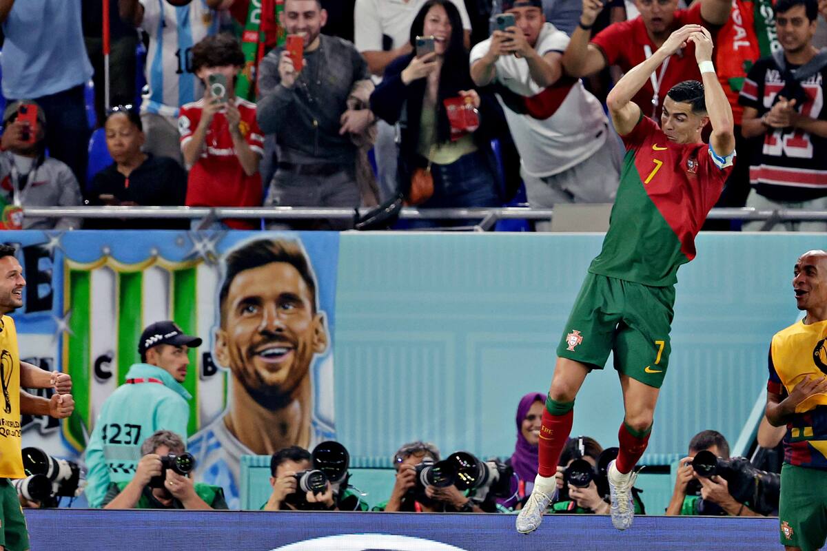 DOHA, QATAR - NOVEMBER 24: Cristiano Ronaldo of Portugal celebrates 1-0, banner of Lionel Messi in the background during the World Cup match between Portugal v Ghana at the Stadium 974 on November 24, 2022 in Doha Qatar (Photo by Eric Verhoeven/Soccrates/Getty Images)