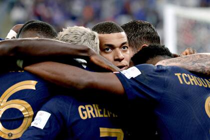 DOHA, QATAR - NOVEMBER 26: Kylian Mbappe of France celebrates 2-1 with Antoine Griezmann of France, Aurelien Tchouameni of France during the World Cup match between France v Denmark at the Stadium 974 on November 26, 2022 in Doha Qatar (Photo by Eric Verhoeven/Soccrates/Getty Images)