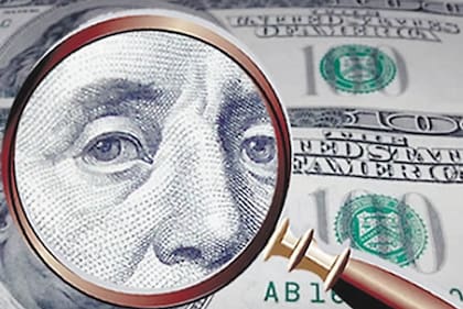 Los analistas advierten que es hora de dolarizarse a través de instrumentos como los Cedear