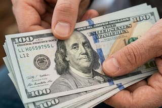 El dólar acelera la baja mientras el Banco Central extiende su racha de compra de reservas