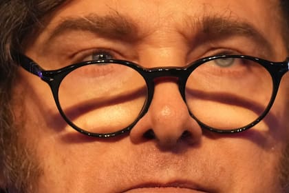 Dólar cotiza a su máximo histórico en la Argentina y sube riesgo país mientras tambalea plan de Mile