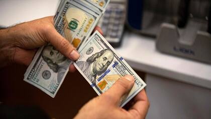 Dólar hoy: a cuánto cotiza el MEP, CCL, BLUE, OFICIAL y MAYORISTA