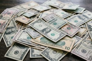 Dólar hoy y dólar blue hoy: a cuánto cotiza este domingo 19 de abril (imagen ilustrativa generada con IA)