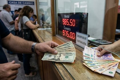 Dólar hoy y dólar blue hoy: a cuánto cotiza este sábado 4 de abril