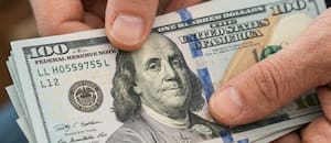 ¿A cuánto cotiza el dólar oficial y el blue este domingo 21 de junio?