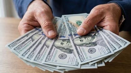 Dólar hoy y dólar blue hoy, precio en vivo: a cuánto cotizan este miércoles 8 de abril