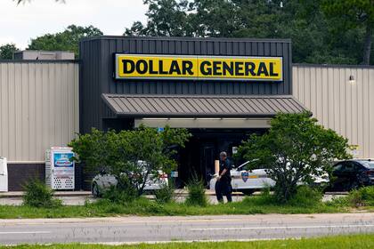 Dollar General tiene un largo historial de amenazas y robos con mano armada en sus sucursales (AP Foto/John Raoux)