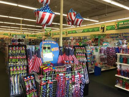 Dollar Tree ofrece una gama de productos útiles para la conmemoración por el Día de los Caídos