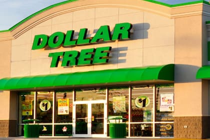 Dollar Tree vende un florero idéntico a otro en West Elm; la diferencia es que en el primero cuesta US$1,25 y en el segundo US$89