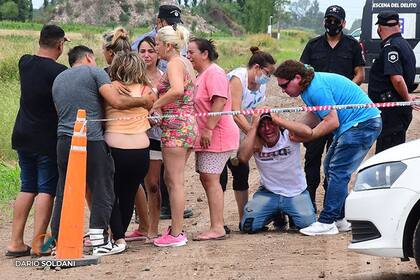 Dolor de los familiares de Brian Oviedo, de 18 años, asesinado a balazos en Villa Gobernador Gálvez, en las afueras de Rosario