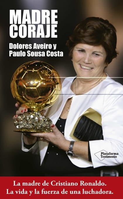 Dolores Aveiro presentó en 2014 su biografía, Mãe Coragem, donde reconstruyó una vida atravesada por la pobreza, la maternidad y el sacrificio