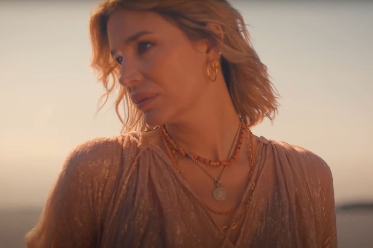 Dolores Barreiro, en el nuevo video de Los Pericos