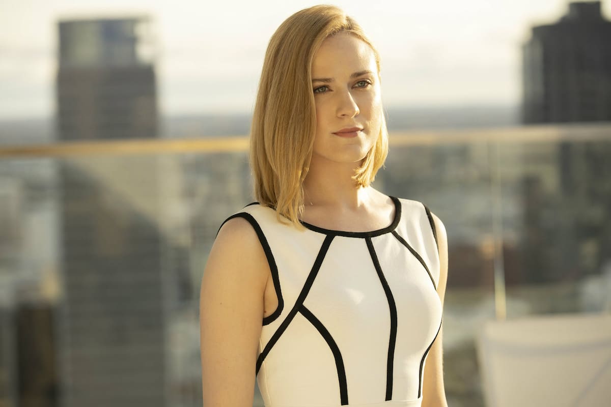 Dolores (Evan Rachel Wood) llega al mundo "real" en la tercera temporada de Westworld.