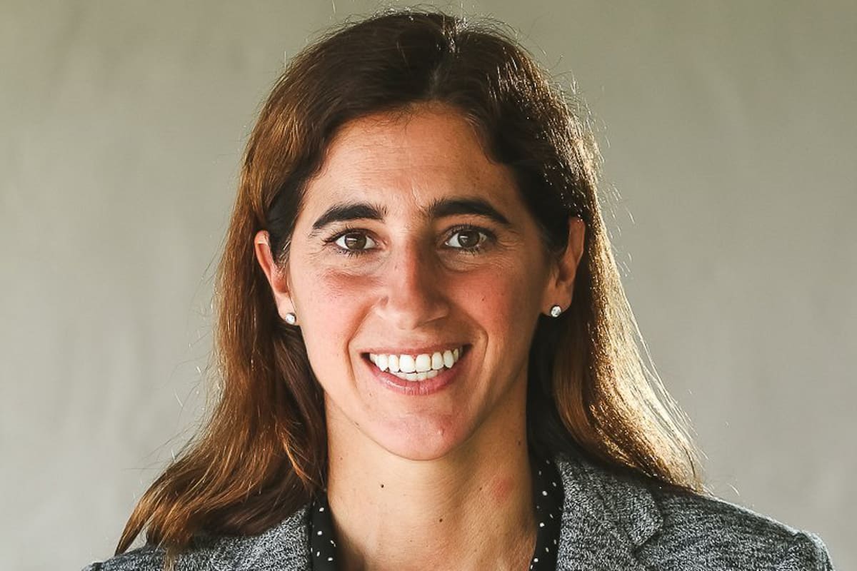 Dolores Fernández Lobbe es la flamante número uno de Walmart; hizo de su oficina una sala de reuniones y todos los meses cambia de lugar para sentarse