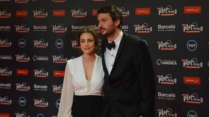 Dolores Fonzi y Santiago Mitre en los premios Platino
