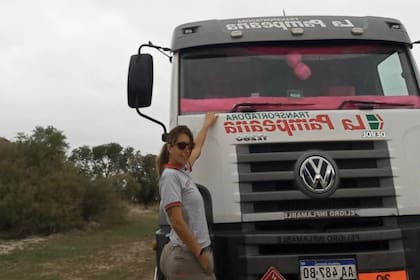 Dolores Guldris, camionera apasionada por su trabajo y por su camión
