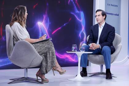 Dolores Pasman (editora de Bienestar en LA NACION) y Mario Alonso Puig, durante el capítulo 4 del summit de Bienestar & Salud organizado por LA NACION