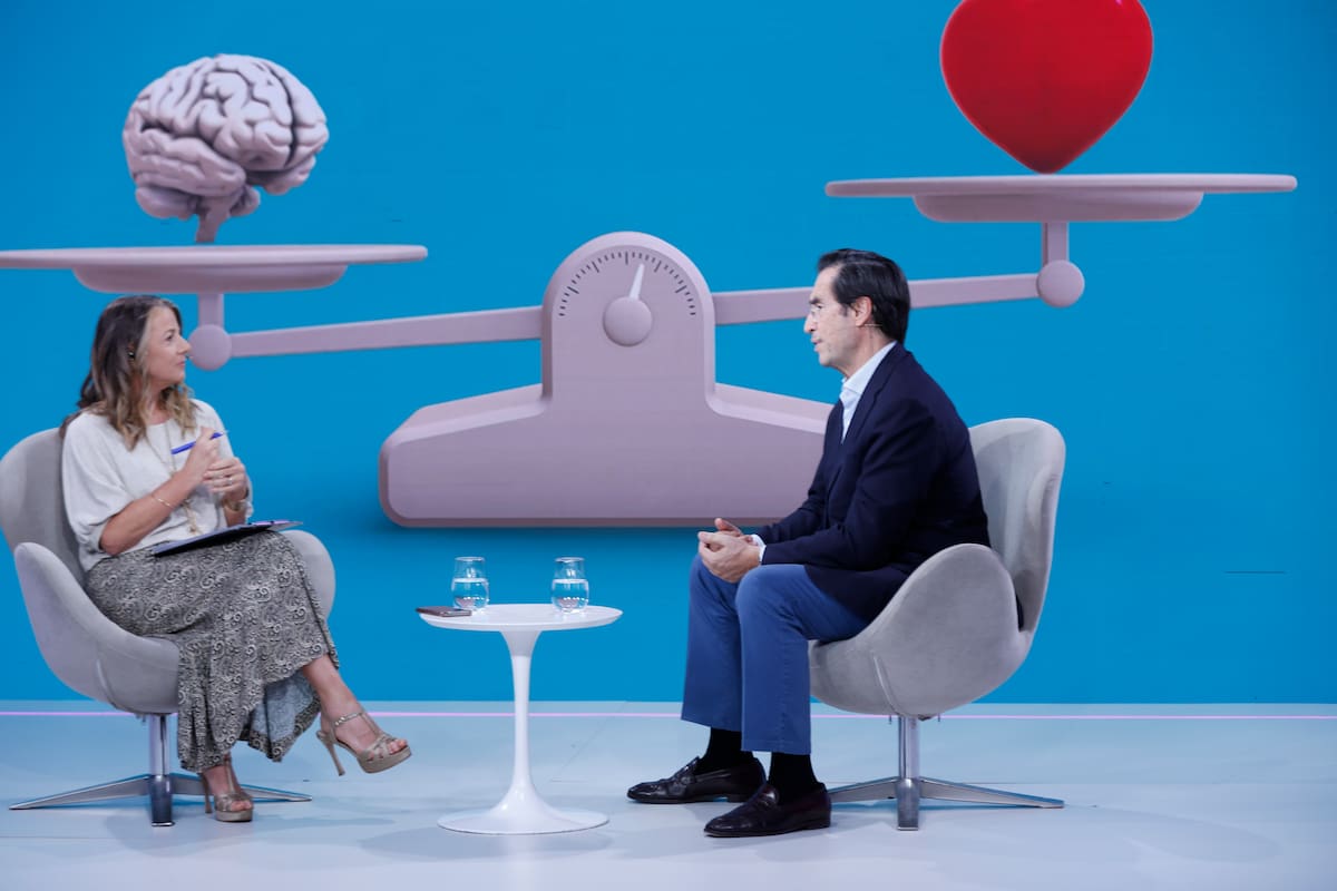 Dolores Pasman (editora de Bienestar en LA NACION) y Mario Alonso Puig, durante el capítulo 4 del summit de Bienestar & Salud organizado por LA NACION