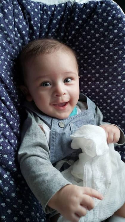 Dom, que cumplirá 6 meses en junio, ya se siente más saludable (Gentileza archivo personal de los padres del bebé)