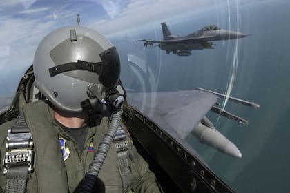 Dominar a la perfección un F-16 puede llevar años incluso para un piloto experto