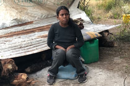 Dominga Palavecino, en el Lote 63, en Miraflores, solo se comunica con sus hermanos