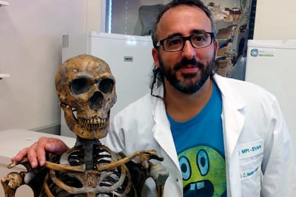 Domingo Carlos Salazar, líder del equipo internacional que arrojó luz sobre la dieta del neandertal siberiano