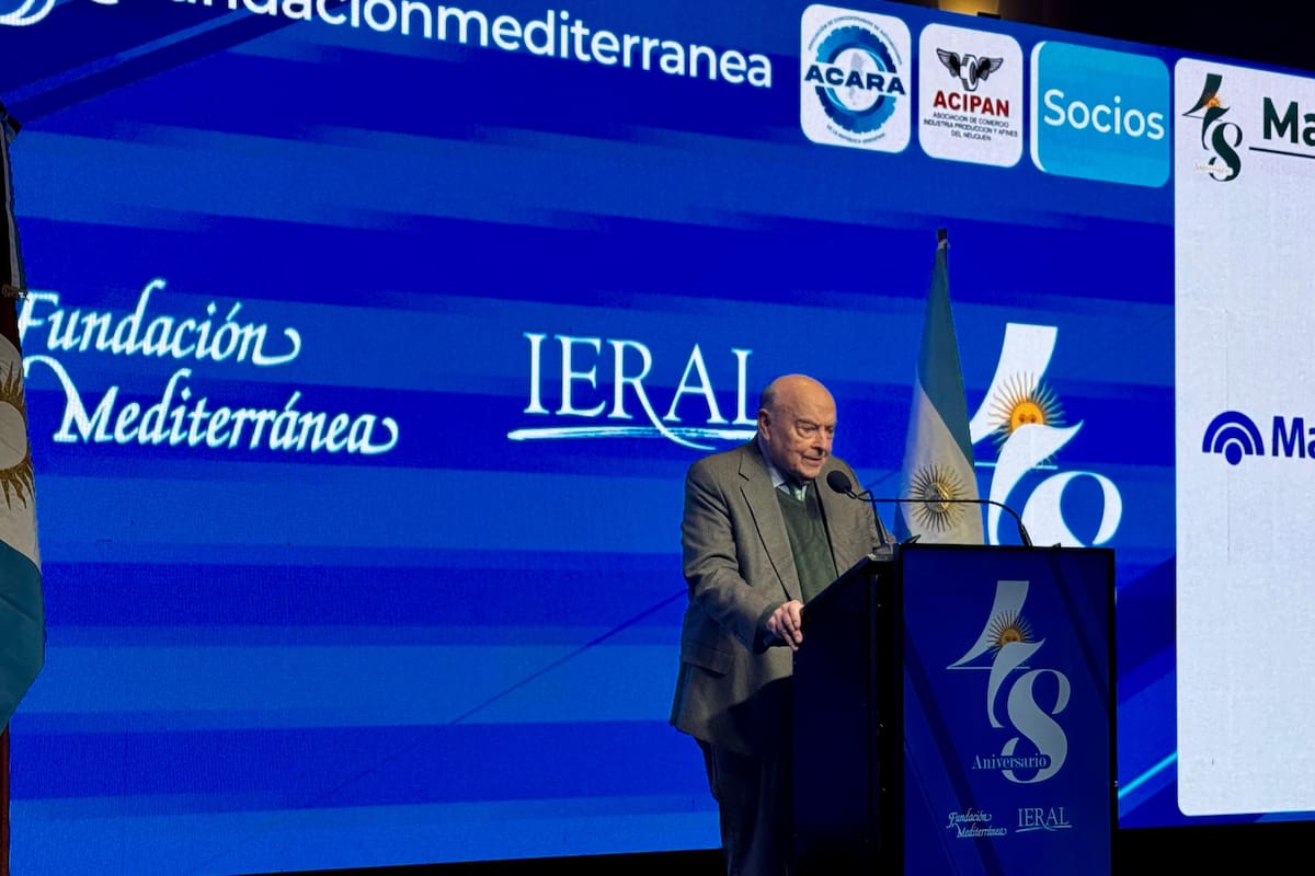 Domingo Cavallo reapareció en un almuerzo de la Mediterránea en Córdoba.