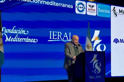 Domingo Cavallo reapareció en un almuerzo de la Mediterránea en Córdoba.