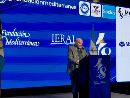Domingo Cavallo reapareció en un almuerzo de la Mediterránea en Córdoba.