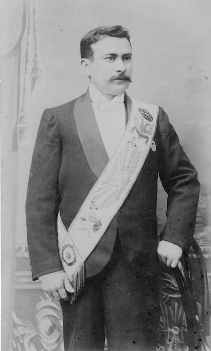 Domingo Real, venerable maestro grado 33 de la Logia Unión Justo, número 206. 1901.