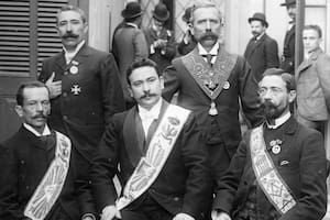 Domingo Real y otras figuras en la instalación de la Logia Unión Justo, número 206.