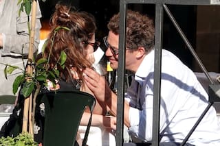 Dominic West, protagonista de un incómodo culebrón con Lily James y su mujer