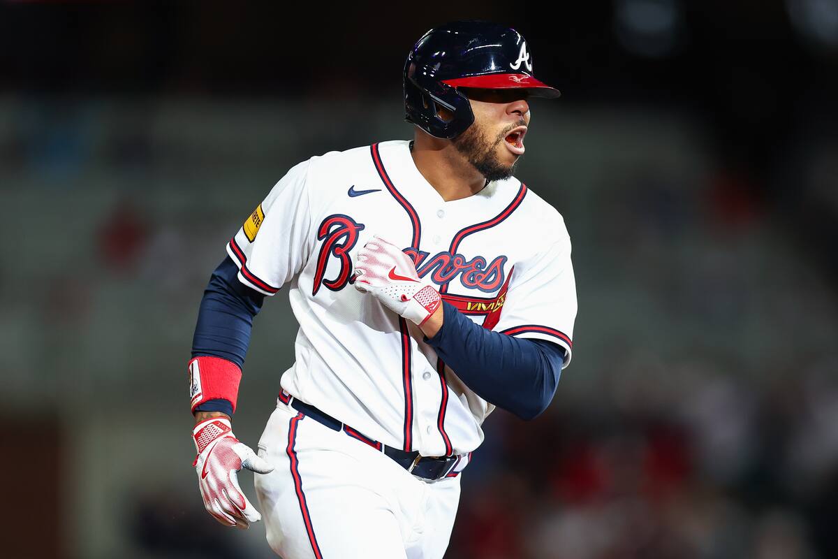 Dominic Smith pega grand slam para dejar tendidos a Reales; Bravos ganan 6-2