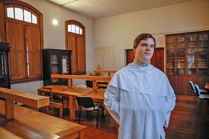 Plenamente abocados al manejo de la iglesia, los frailes dominicos cuentan además con una universidad y, en paralelo, muchos de sus miembros dictan clases en colegios y universidades
